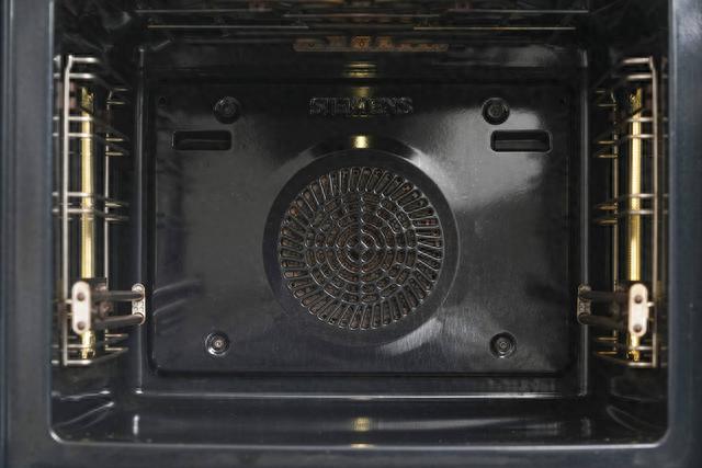 跨越时空的对决-3万6西门子老旗舰烤箱对比3600元凯度家用蒸烤箱