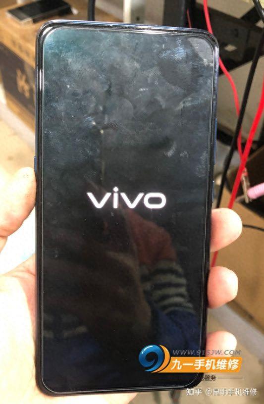 vivo手机突然黑屏不开机了，怎么办？