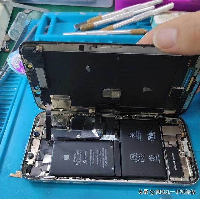 苹果手机摔了一下黑屏了怎么办？