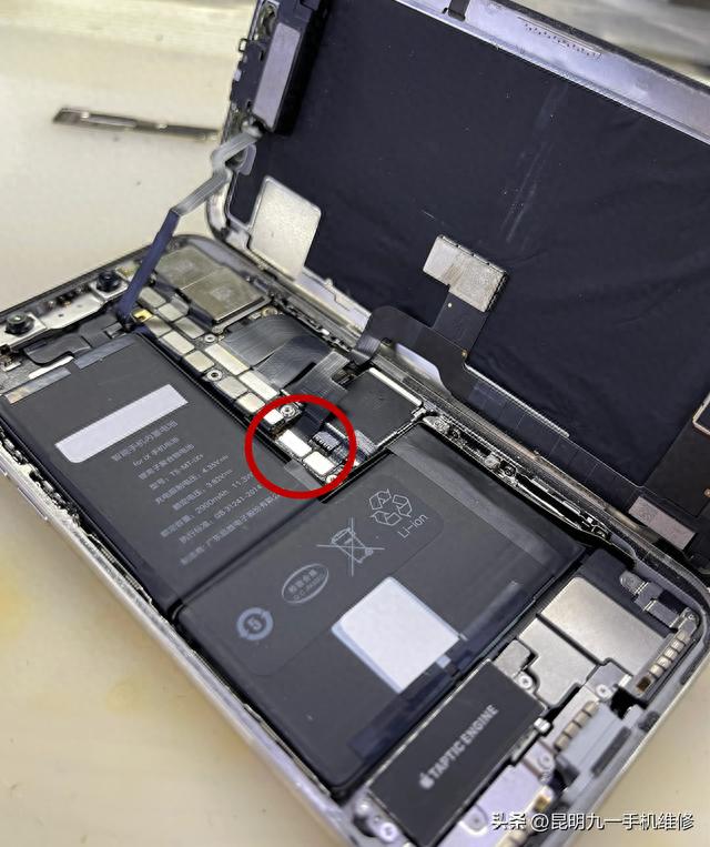 苹果手机换屏幕后屏幕失灵怎么回事