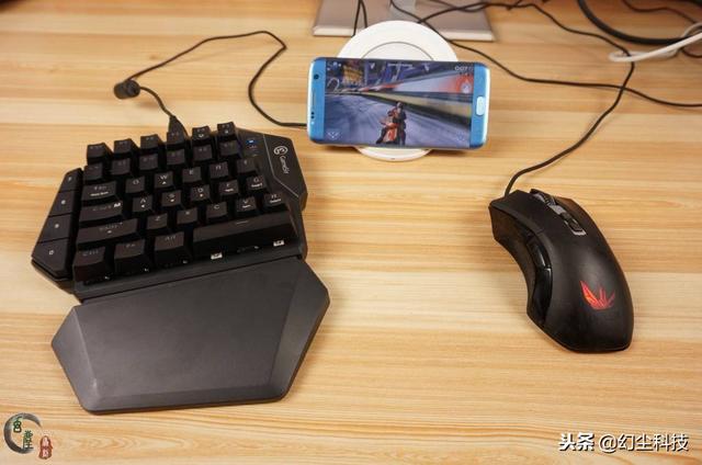 让手游也能体验到键鼠的便利，小鸡Z2单手机械键盘吃鸡神器