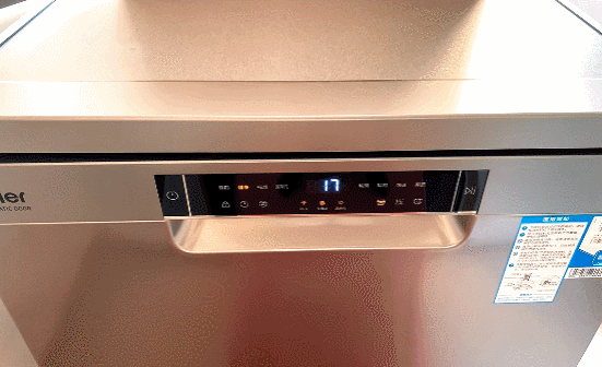 能自动开门烘干的海尔13套洗碗机与西门子中端8套洗碗机深度对比