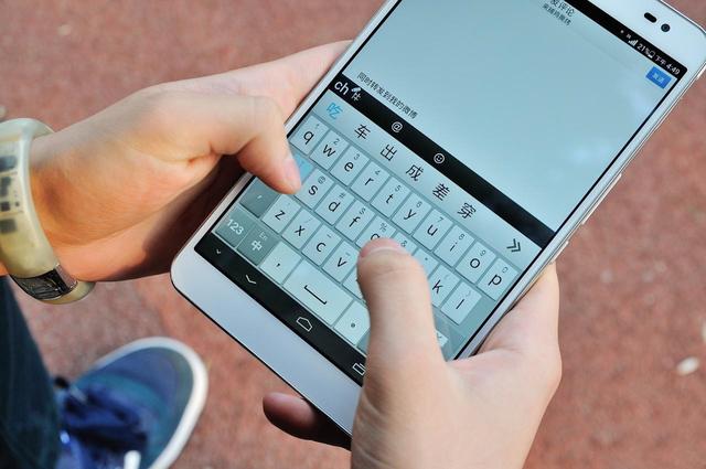 华为手机默认输入法有6种技巧，炫酷加实用，网友：这谁顶得住