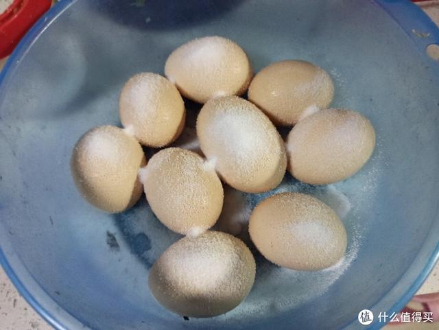 使用方便的空气炸锅，用途很多的：用苏泊尔空气炸锅做盐焗蛋