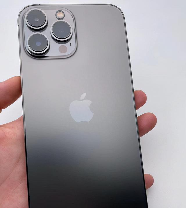 刚买的iPhone13Pro Max竟然黑机，一查发现更多问题
