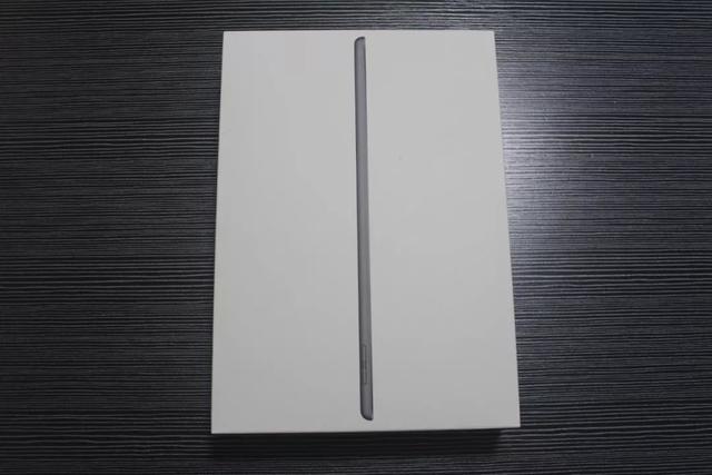 iPad 2019 配置一般但价格还行，勉强可做个生产力工具/大个开箱