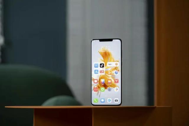2022年12月，华为仅推荐三款手机，近乎零差评
