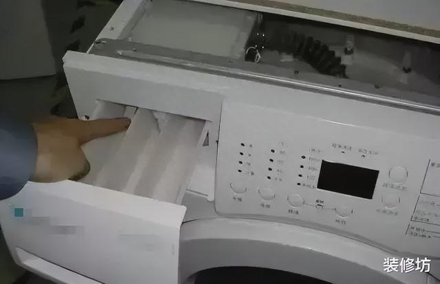 滚筒洗衣机有个“小盒子”，很多人没打开过，难怪衣服发黏有异味