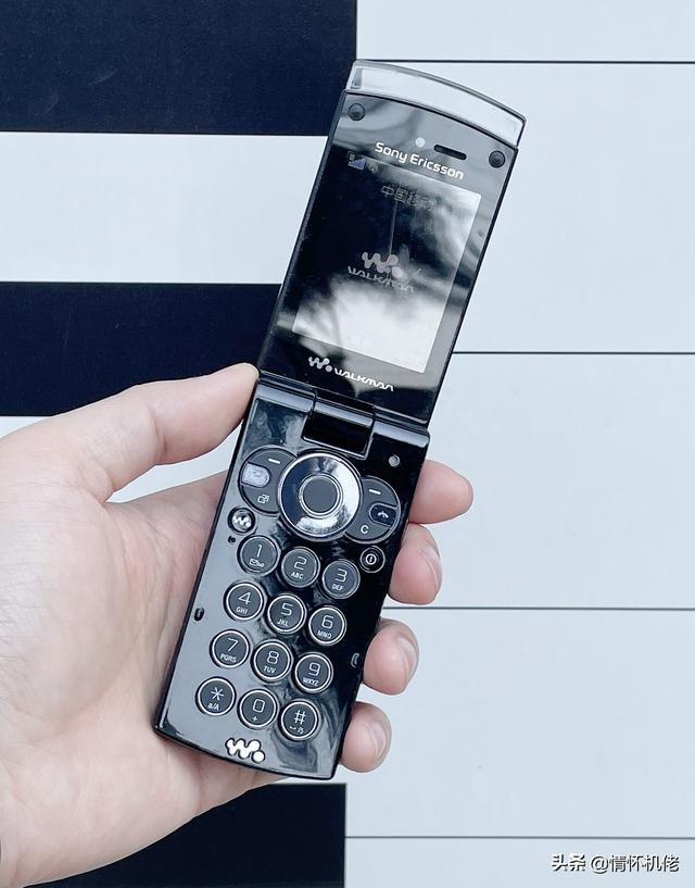 今天手机越来越公式化，曾经手机很有追求——回顾索尼爱立信W980