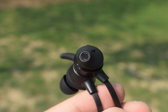 泰捷JEET W1蓝牙耳机体验点评：实用性高，适合爱听流行歌曲人群
