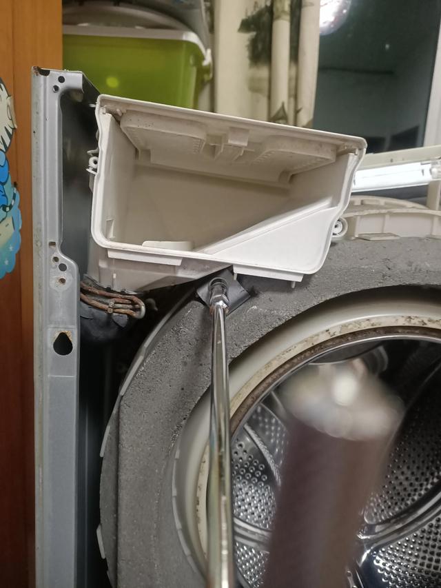 闲着没事，自己修理家里的西门子滚筒洗衣机