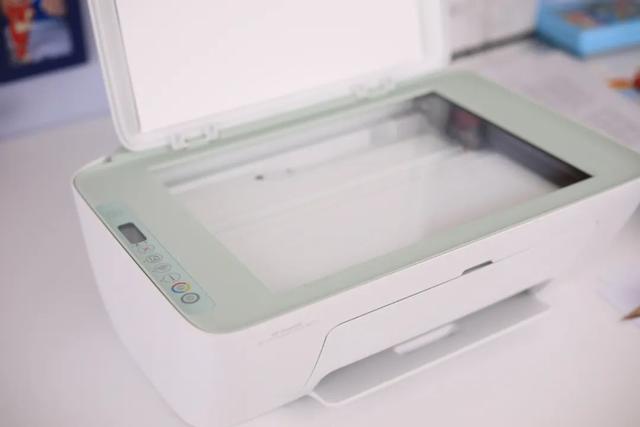 5.7折限量抢惠普家用打印机，打印复印扫描一机搞定，还附赠防水相纸和墨盒