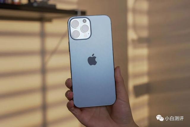 「上手」iPhone 13 Pro Max远峰蓝真机实拍 最值得入的颜色？