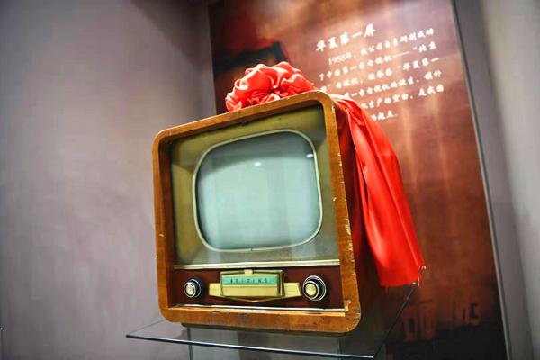 快来！亲历者为你讲述新中国第一台电视诞生始末