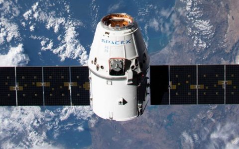 SpaceX龙飞船成功对接国际空间站，将开展众多科学研究实验