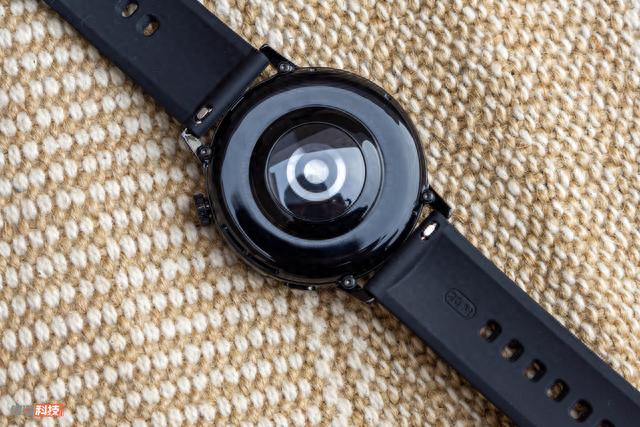 华为WATCH GT3 42mm图赏：时尚小巧的高颜值旗舰手表