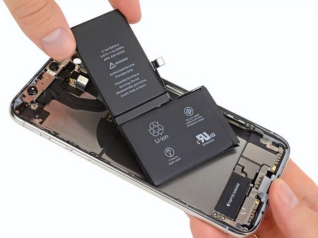 苹果手机换电池，到底选官方原装还是第三方？