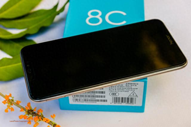 荣耀畅玩8C用户开箱：小巧纤薄的大屏手机，1099元物超所值！