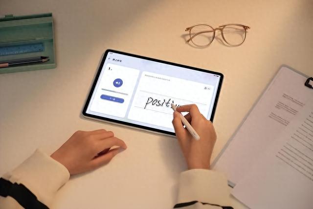 入手华为MatePad系列的时机到了，华为教育优惠买平板送手写笔！