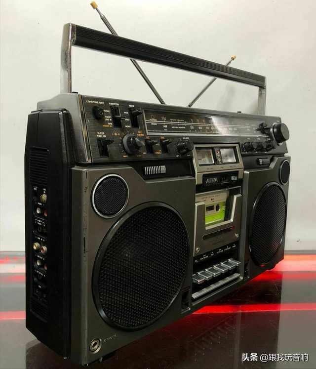 爱华 AIWA TPR-820 经典双UV表四喇叭音响 收音机 录音机