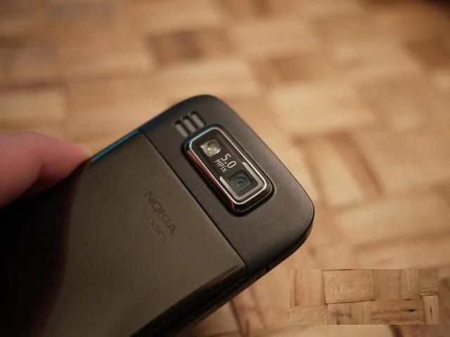 诺基亚唯一一款没在中国发布的E系列手机：E73
