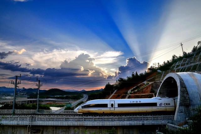 中国运营时速300km/h及以上高铁线路，你家乡有几条