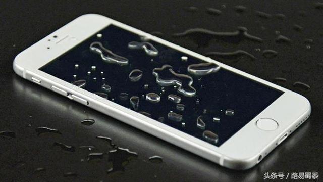 iPhone掉水里心疼！怎么处理？