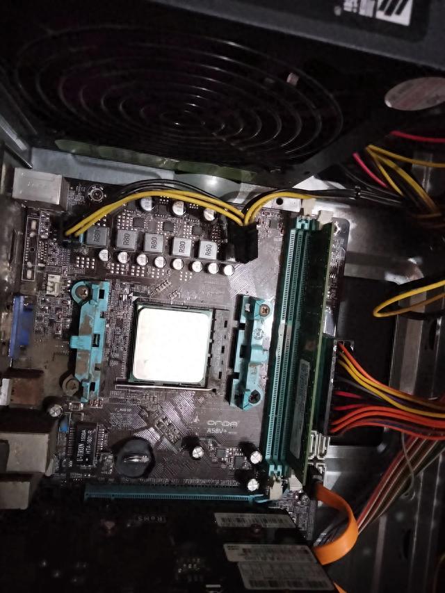 台式电脑CPU处理器的散热风扇怎么测量好坏