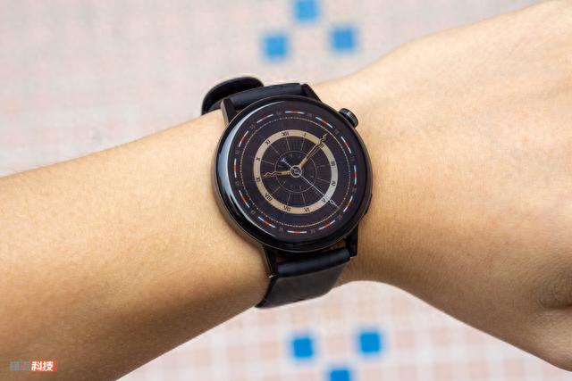 华为WATCH GT3 42mm图赏：时尚小巧的高颜值旗舰手表