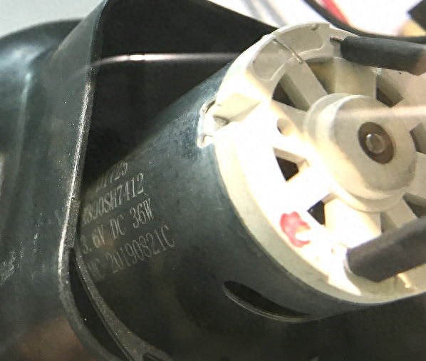 飞利浦FC6152吸尘器拆解：高效清洁车载与家用