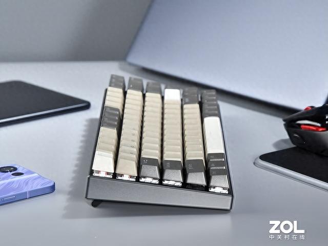 雷柏V700-8A多模版背光机械键盘：颜值高 质感十足