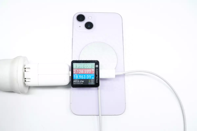iPhone 14 全系 MagSafe 无线充电测试，与直充全程的区别在哪里