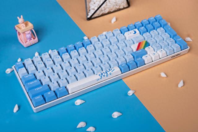 达尔优A100三模机械键盘入手简评，颜值出众的紧凑型100键键盘