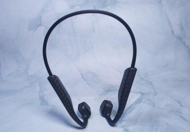 什么是气传导耳机？它与骨传导耳机有什么区别？这篇告诉你