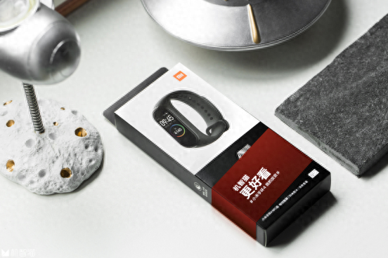 小米手环4 NFC版：目前最值得买的小米手环